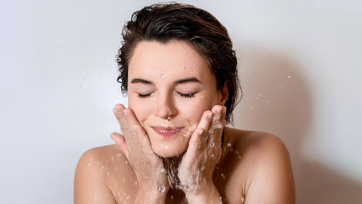 Is it okay to go out right after washing face