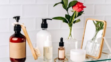 right way to store skin care product during monsoon1