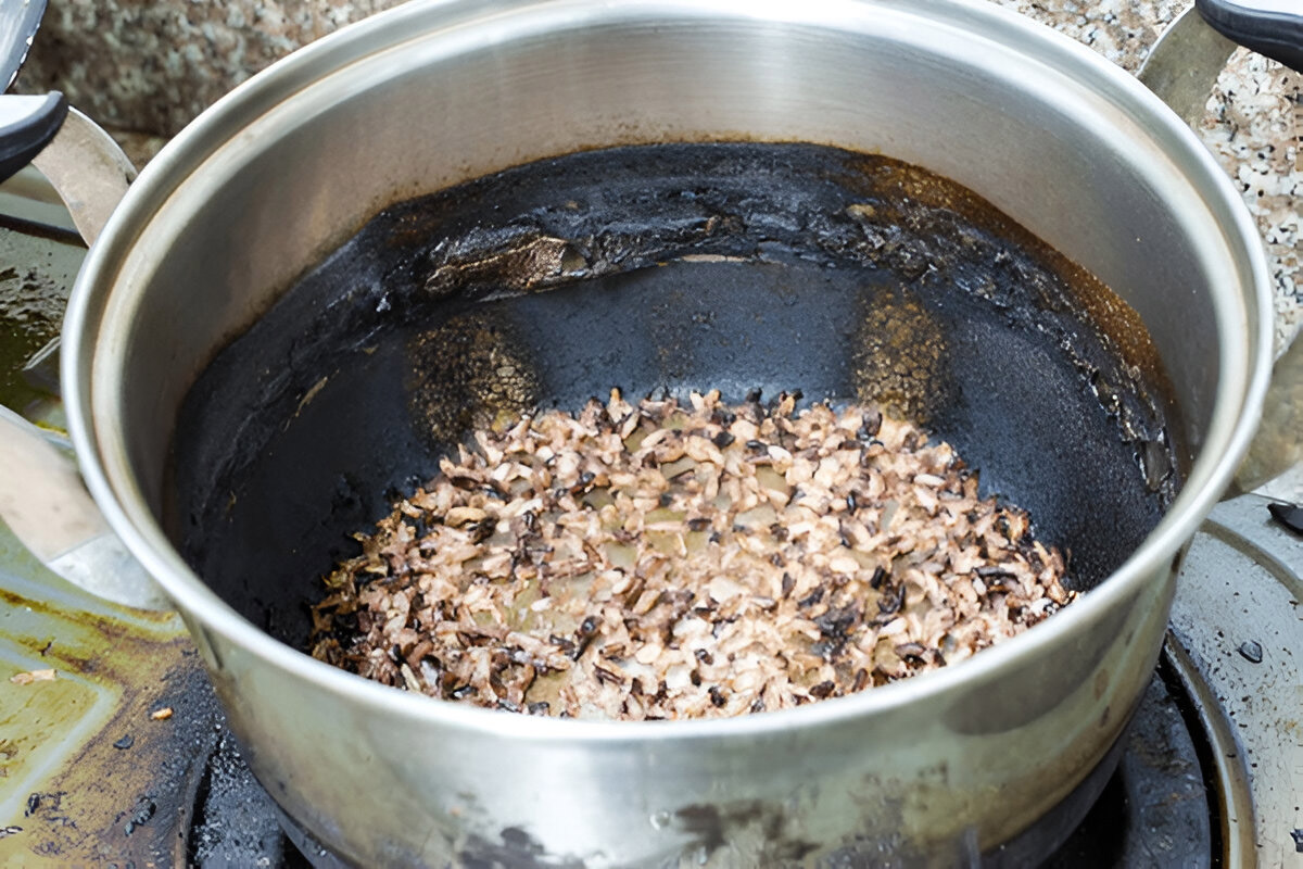 How to clean a burnt cooker