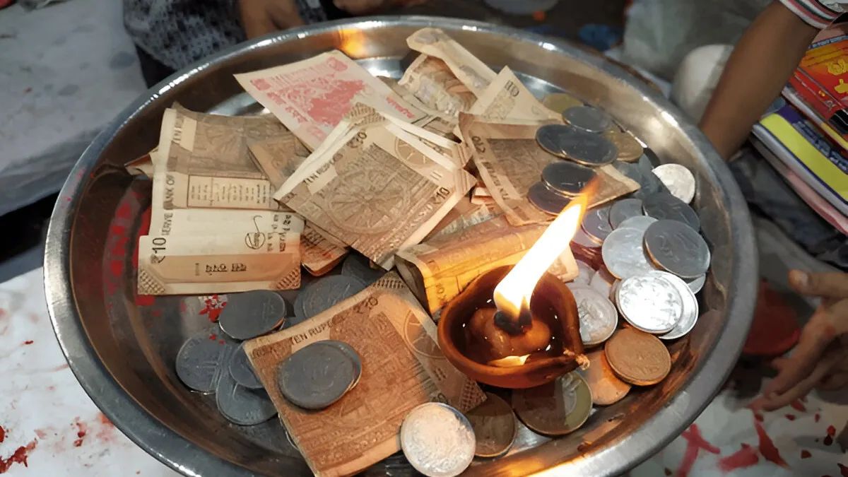 aarti karte samay aankhe band karne se kya hota hai