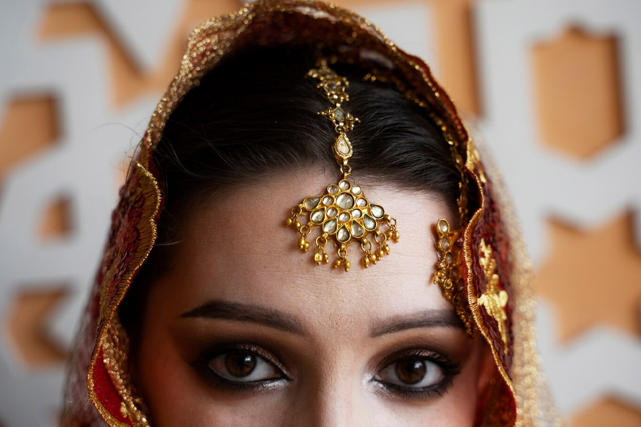 mang tikka as hair clip