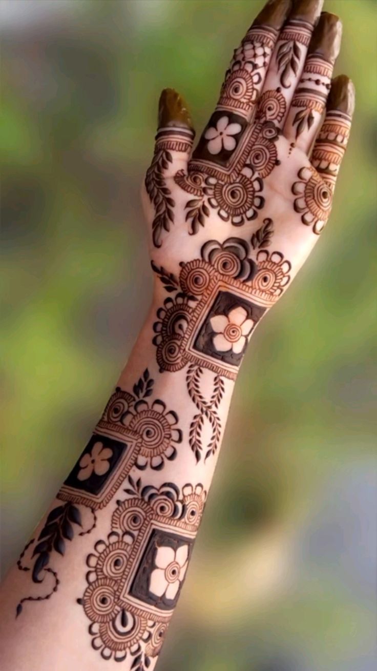 new modern mehndi design