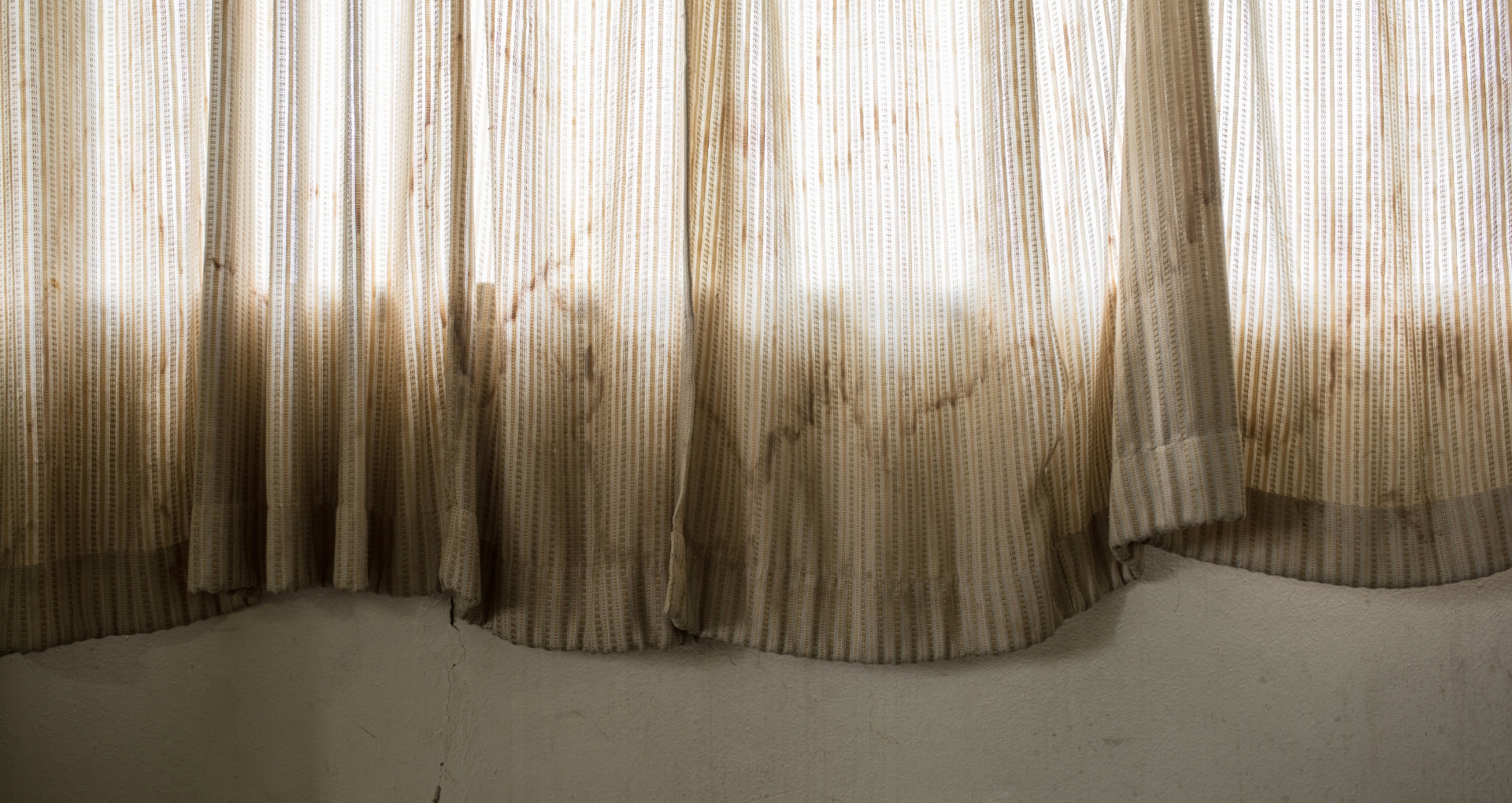 how to remove curtain stains