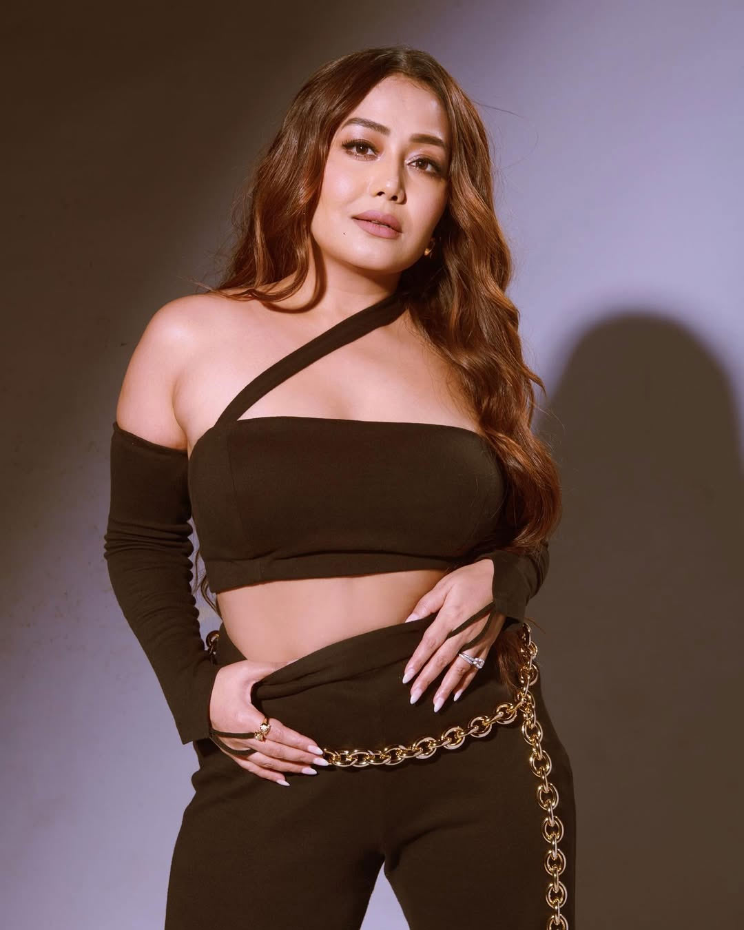 best upper wear for short height woman to look tall 2