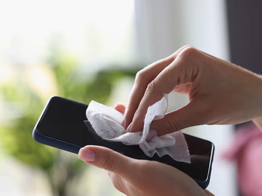 clean phone screen tips