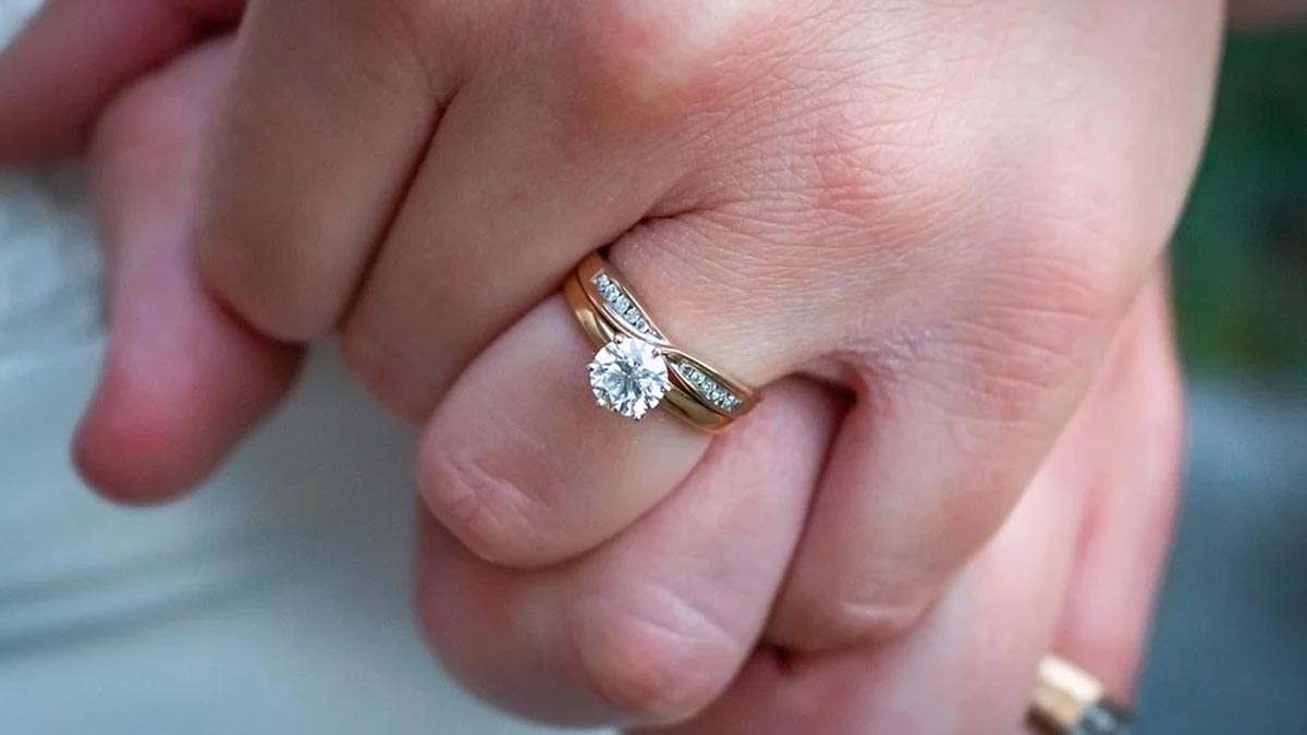 engagement ring kaisi honi chahiye