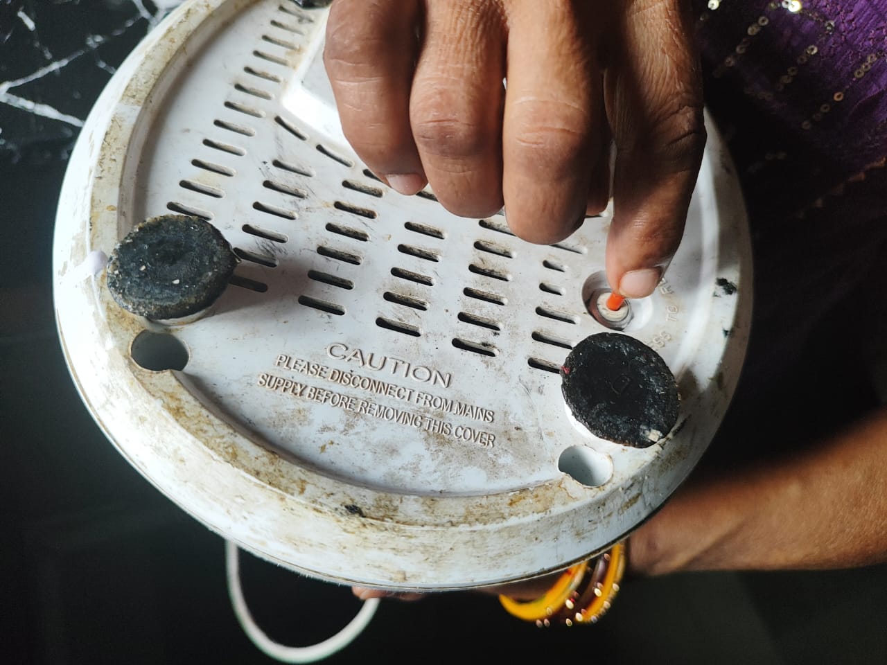 mixer grinder reset button