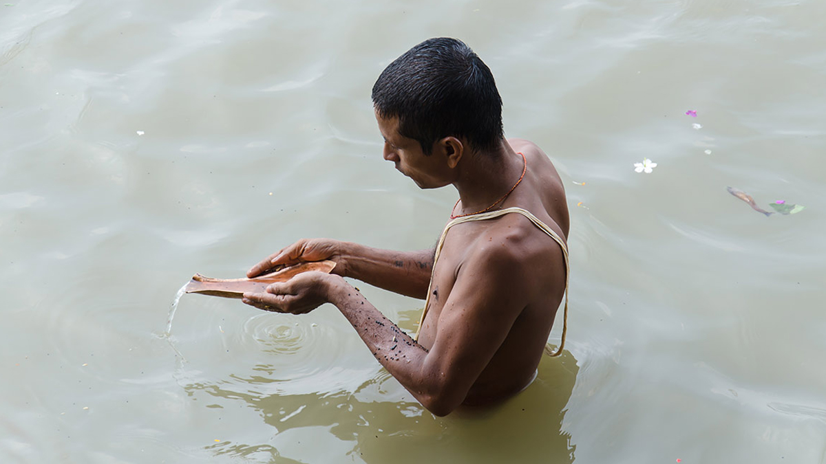 offering water to ansestors