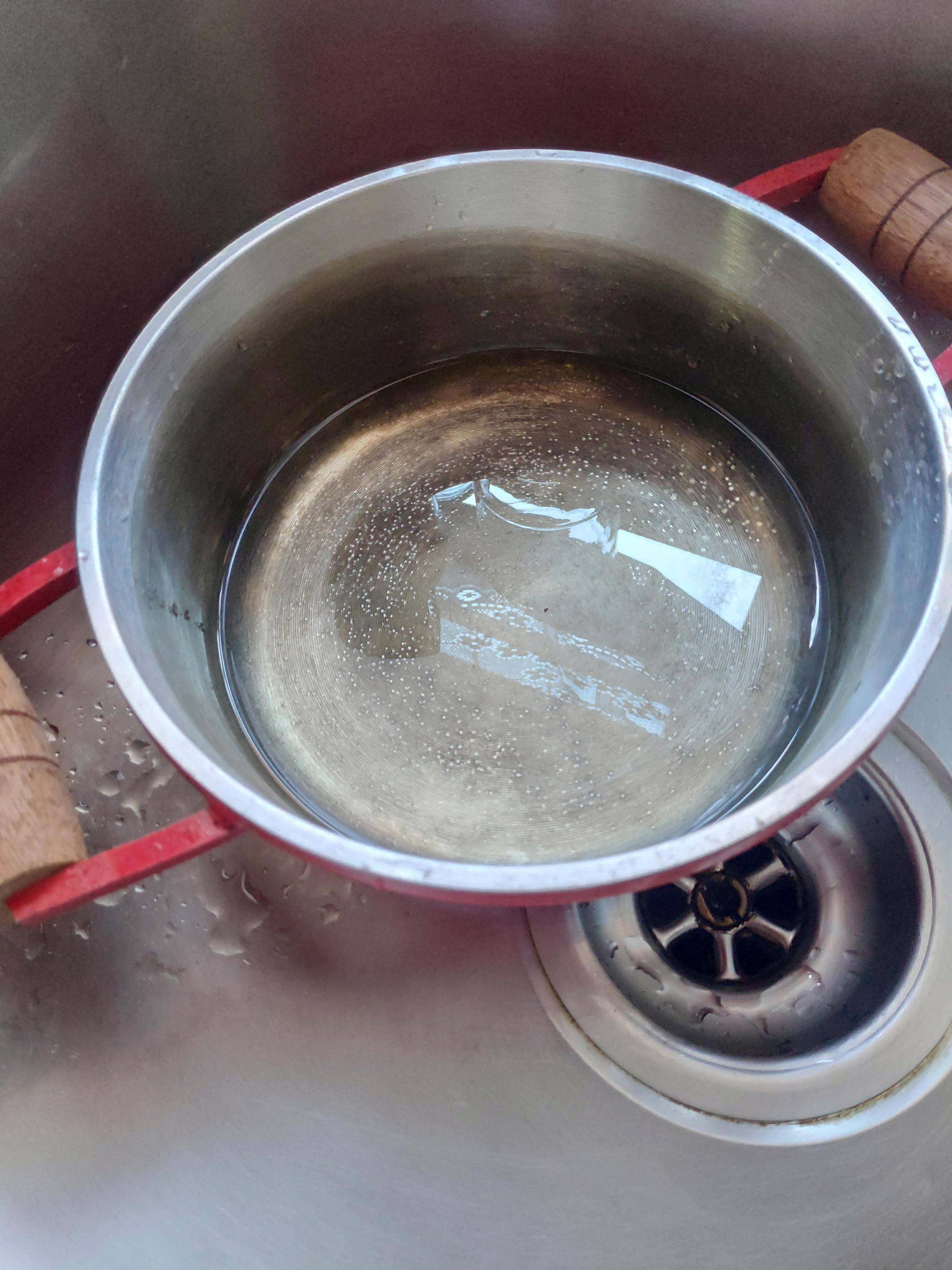 How to prevent the inside of the cooker from turning black