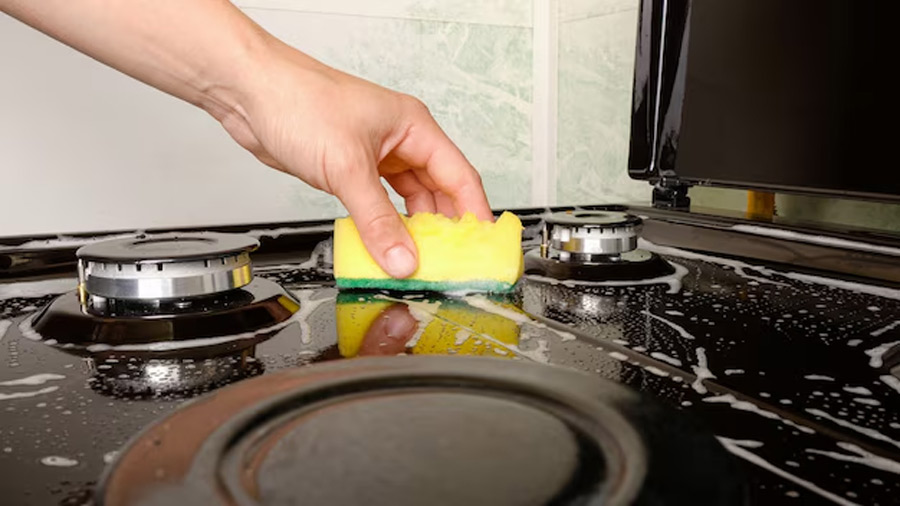 What is the easiest way to clean a gas stove