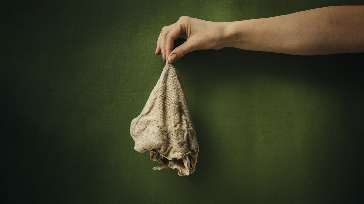 How to clean a very dirty kitchen clothes