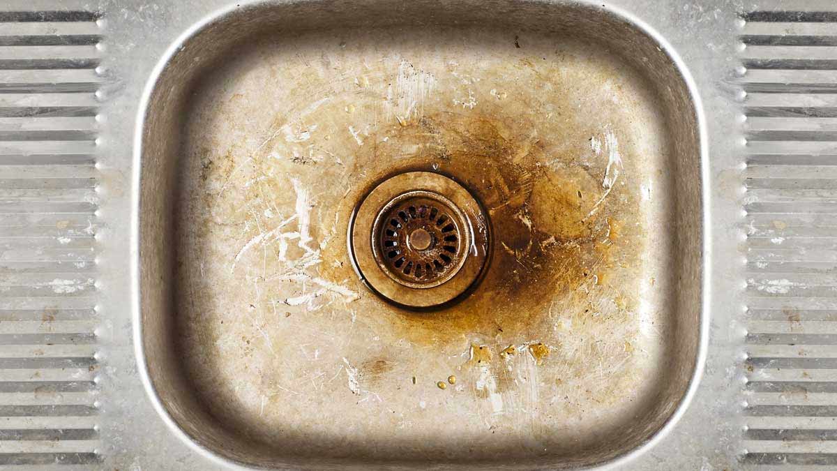 how to clean dirty kitchen sink strainer easily without touching it