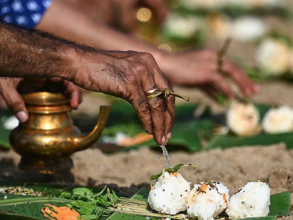 to whom we should first offer bhog in pitru paksha