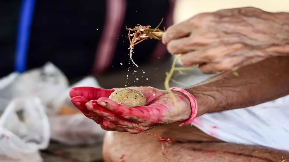 what happens if we wash clothes on day when shraddha is performed at home