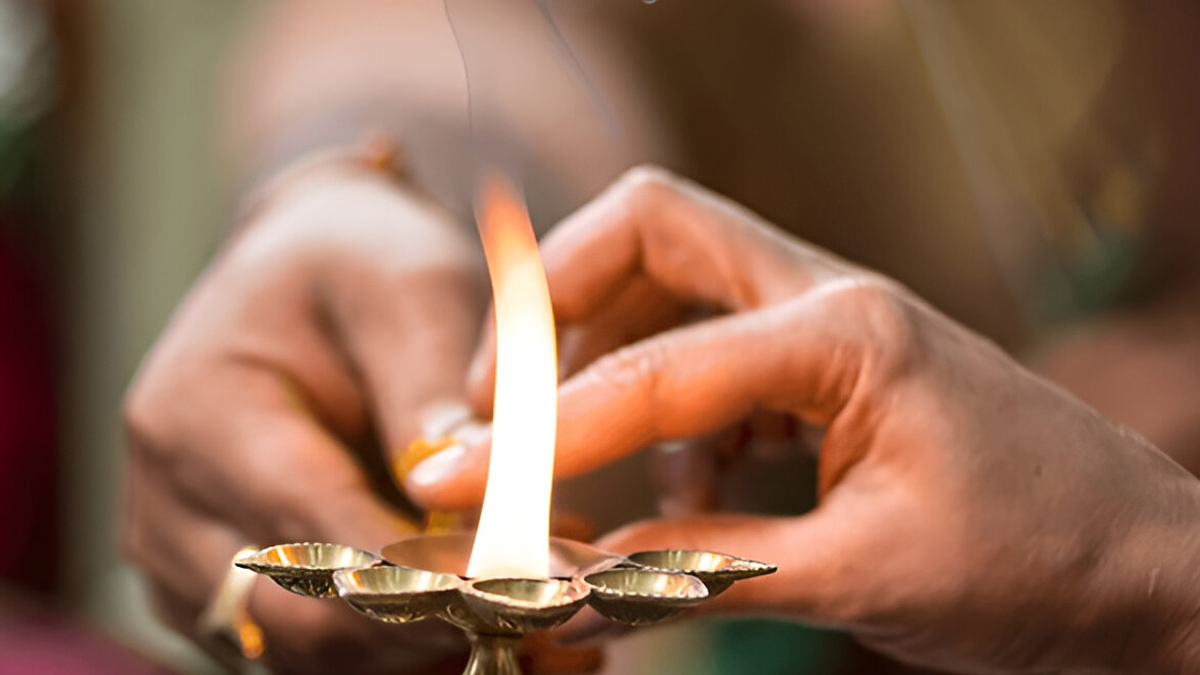 burning camphor during navratri
