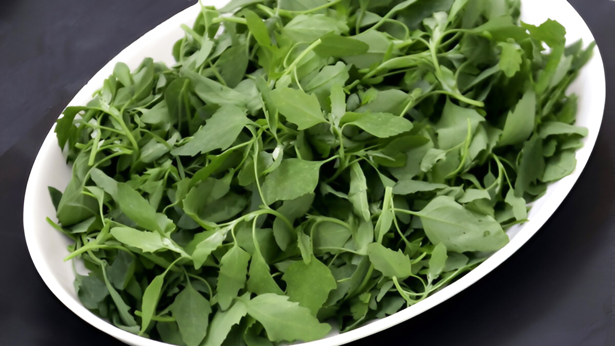 bathua to relieve constipation and soften stool