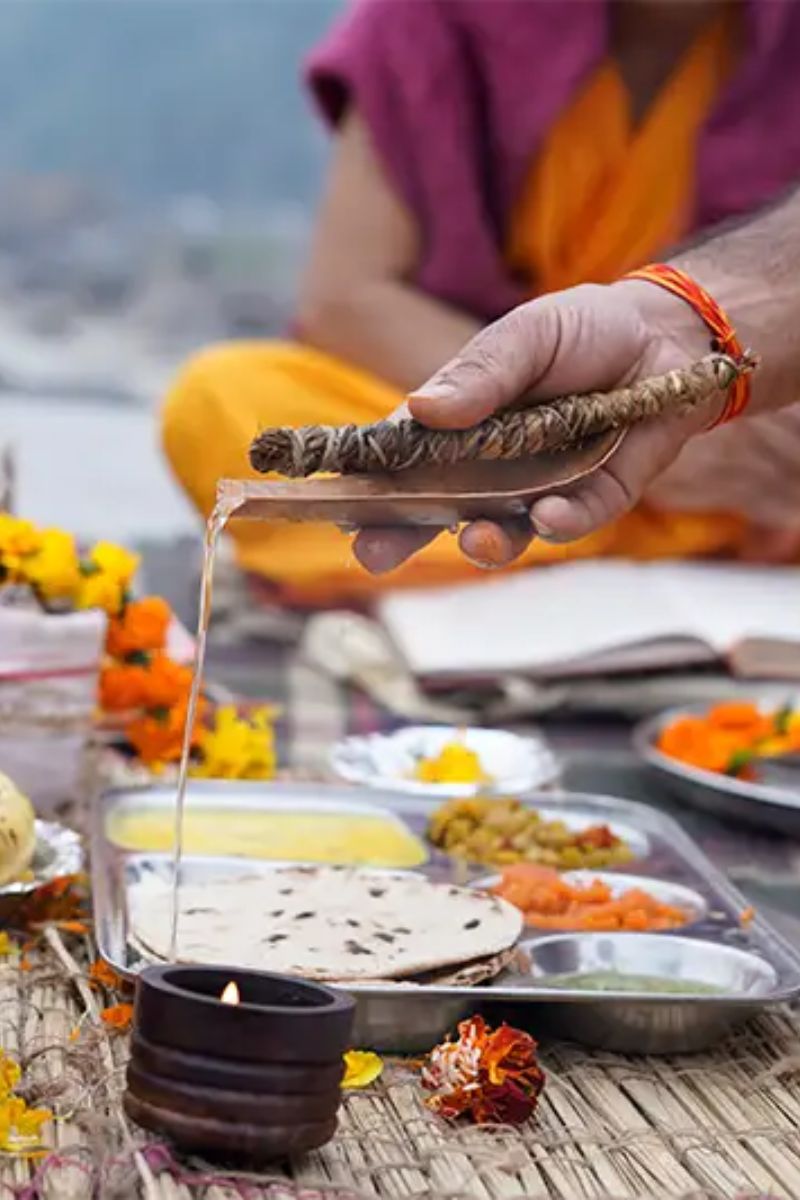 sarva pitru amavasya pr kaha rakhte hain pitro ka pani