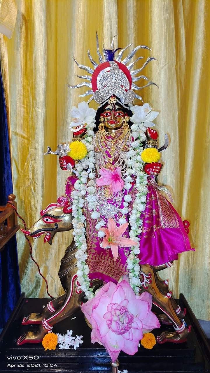 ghar mein navratri ke dauran maa durga ki kaisi pratima lani chahiye