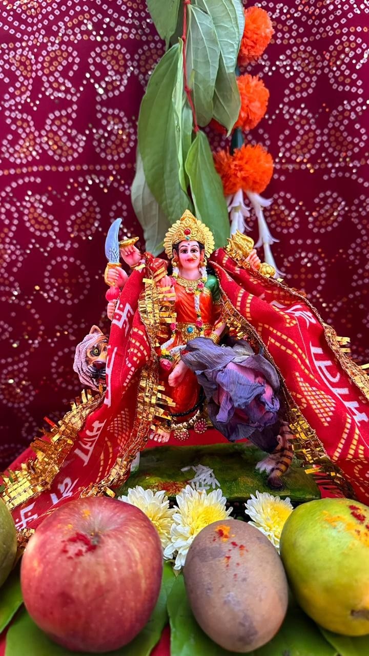 ghar mein navratri ke dauran maa durga ki kaisi pratima laye