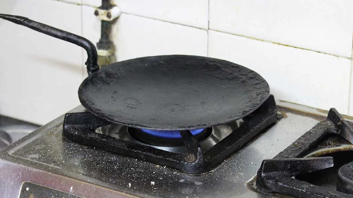 tawa saf krne ka accha trika