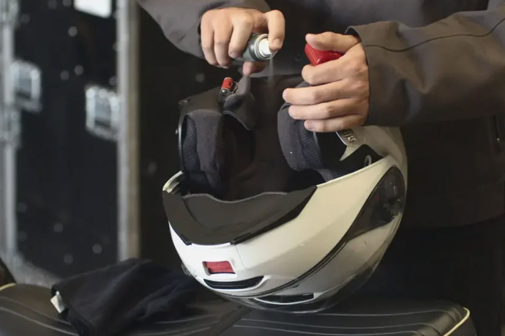 helmet cleaning remedies