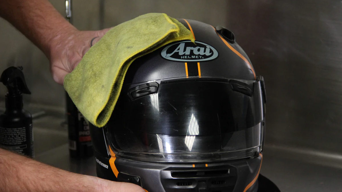 helmet cleaning tips