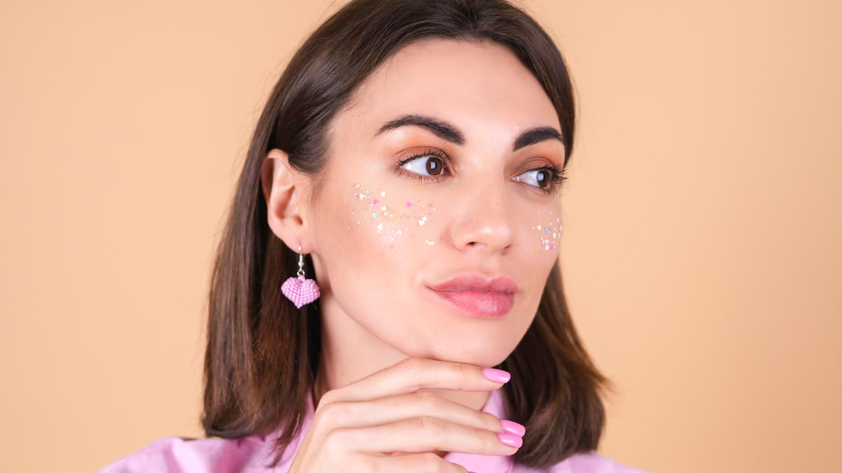 way to use glitter in makeup