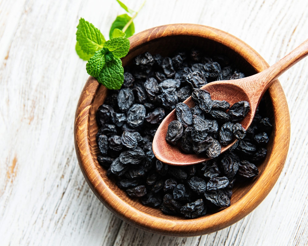 soaked black raisins for constipation relief