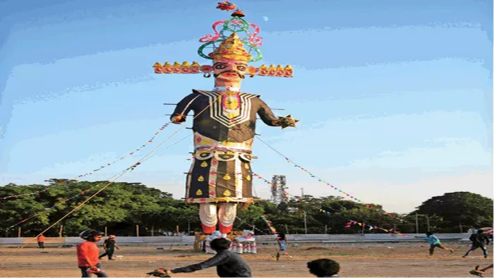 biggest ravan statue in delhi