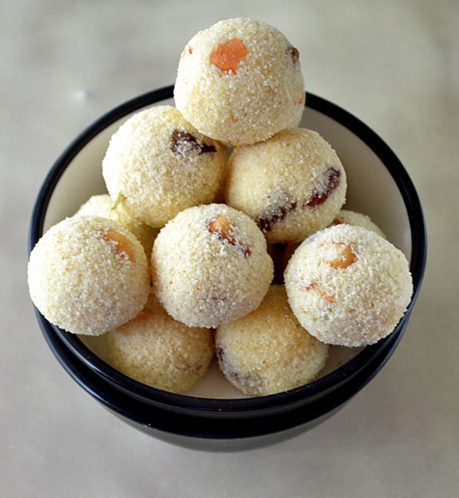 suji nariyal laddoo