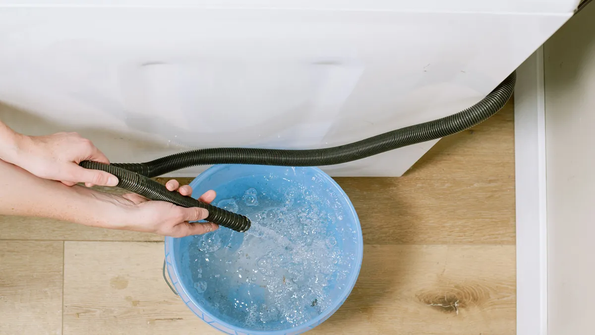 diwali hacks best way to clean window net and doors easily2