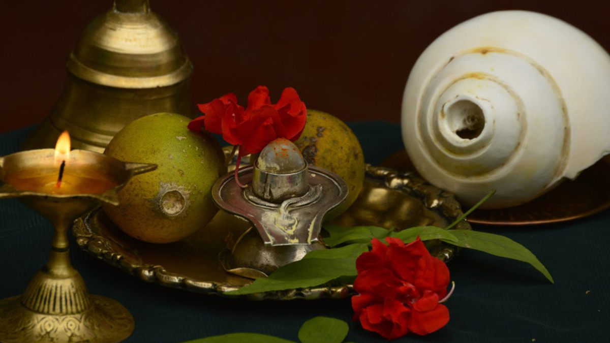 ghar mein shankh aur shivling sath mein rakhne se kya hota hai