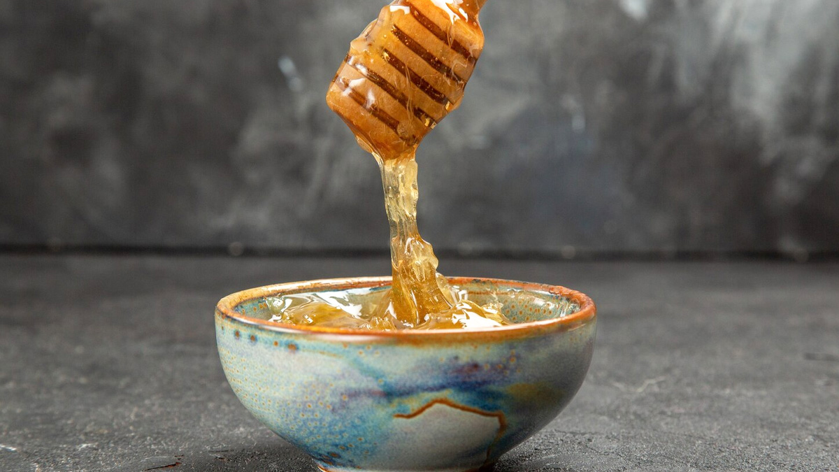 homemade lip plumper with ice cube