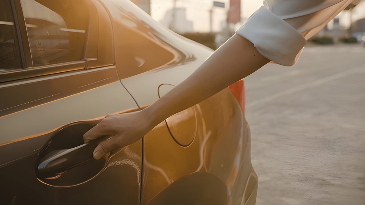 woman accused blinkit agent for touching inappropriately