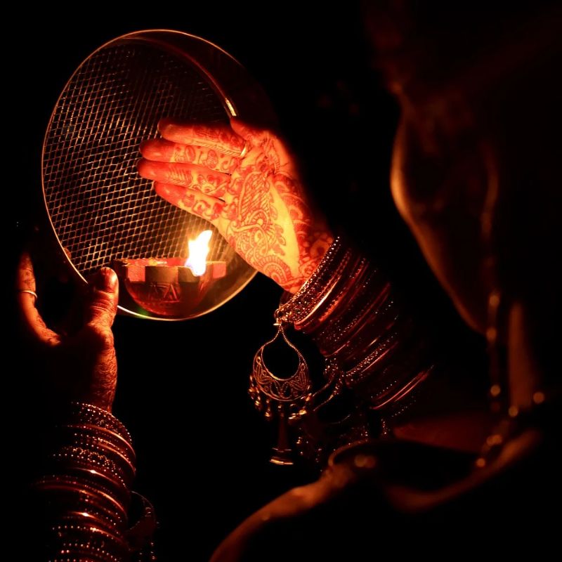 ghar mein kisi ki mrityu ho jane pr kya karwa chauth ka vrat rakhna chahiye