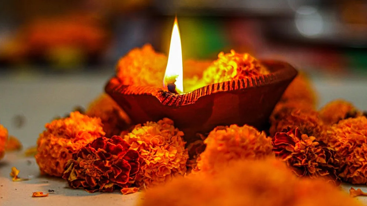 kartik mah mein diye jalane ke labh