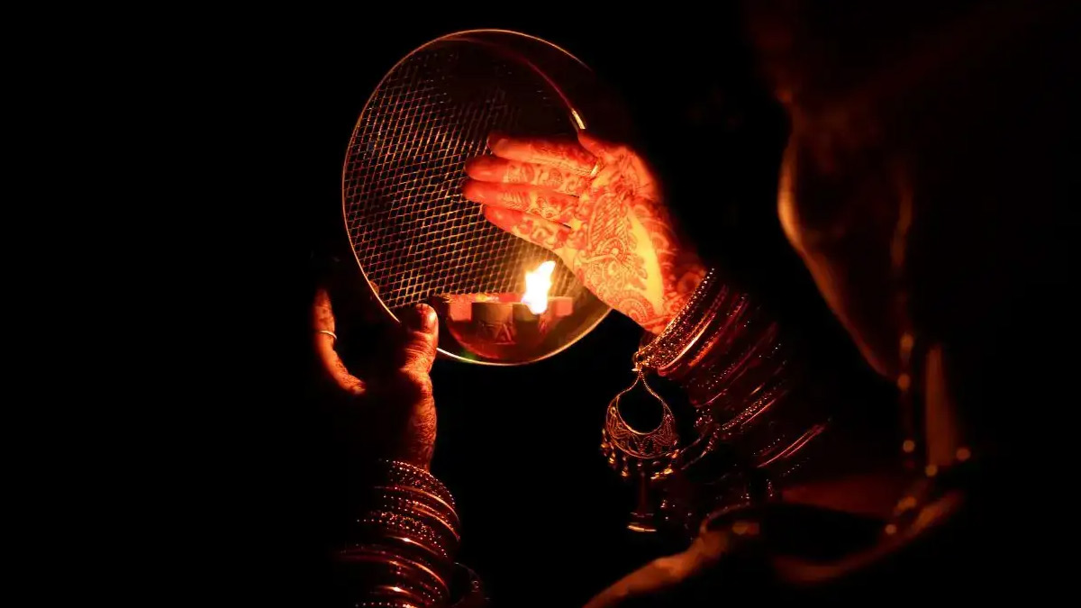 karwa chauth pr dipak ke bujhne kya arth hai