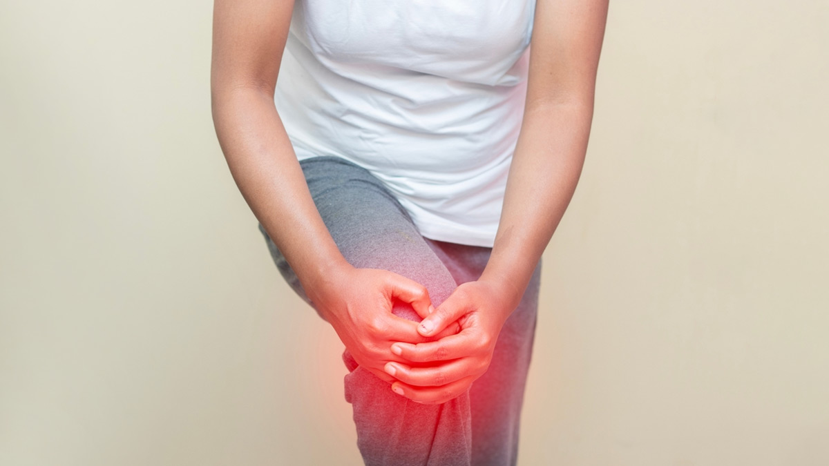 पैरों में हमेशा बना रहता है दर्द और चलना-फिरना भी हो गया है मुश्किल, तो ये 2 देसी नुस्खे आजमाएं