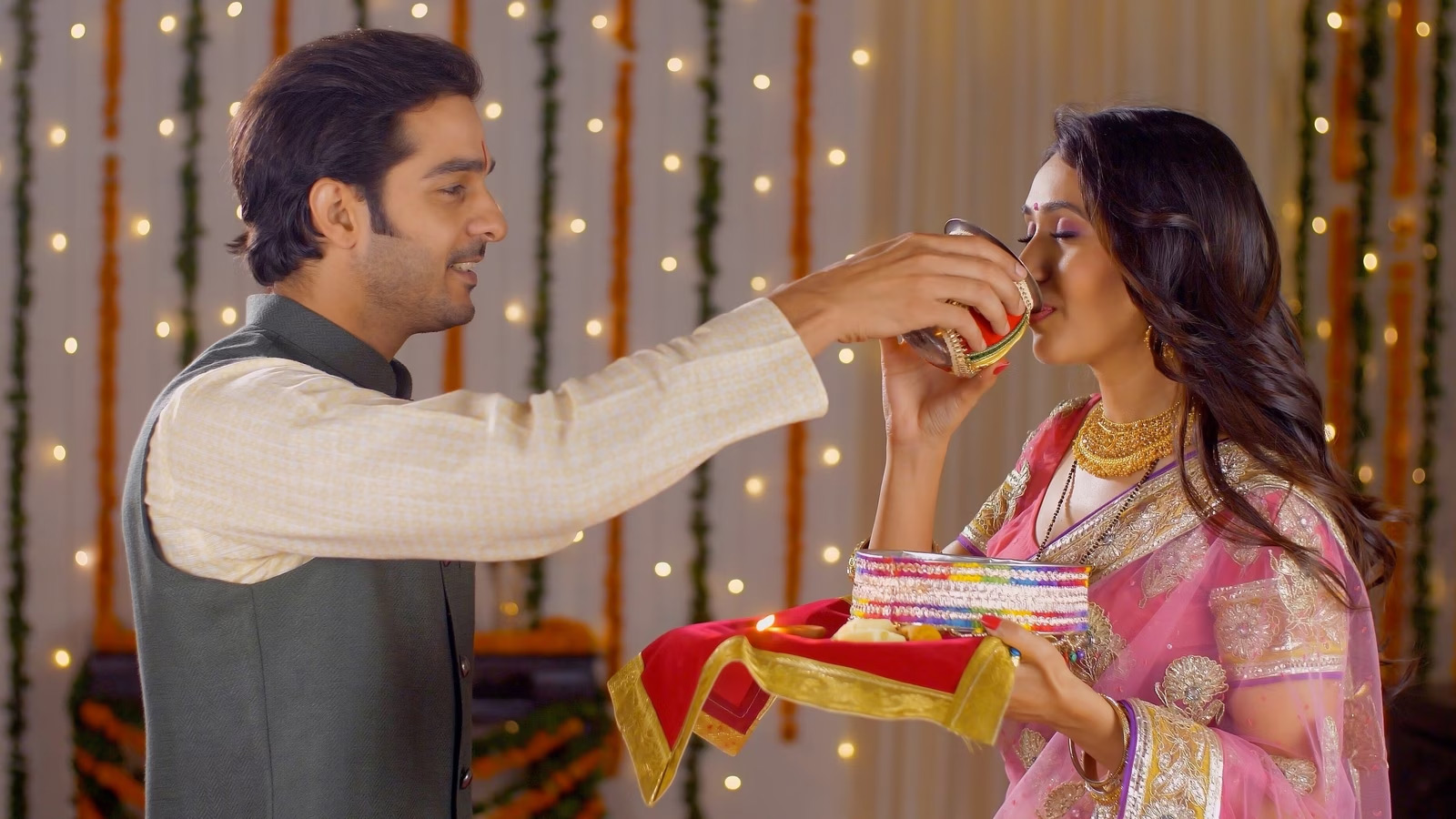 karwa chauth ke din suhagin maa ka bachche ko pani pilane ka upay