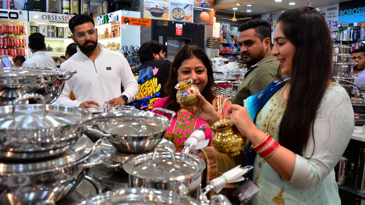 dhanteras utensil buying shubh muhurat 2025