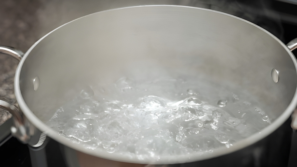 avoid hot water with honey