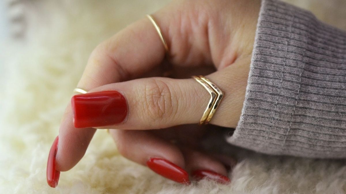 what happens if we wear ring on thumb