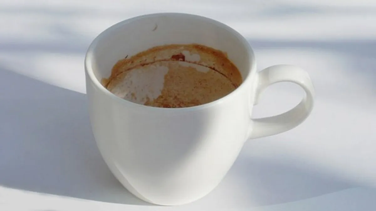 try these 3 secret hacks to clean tea cup yellow stains