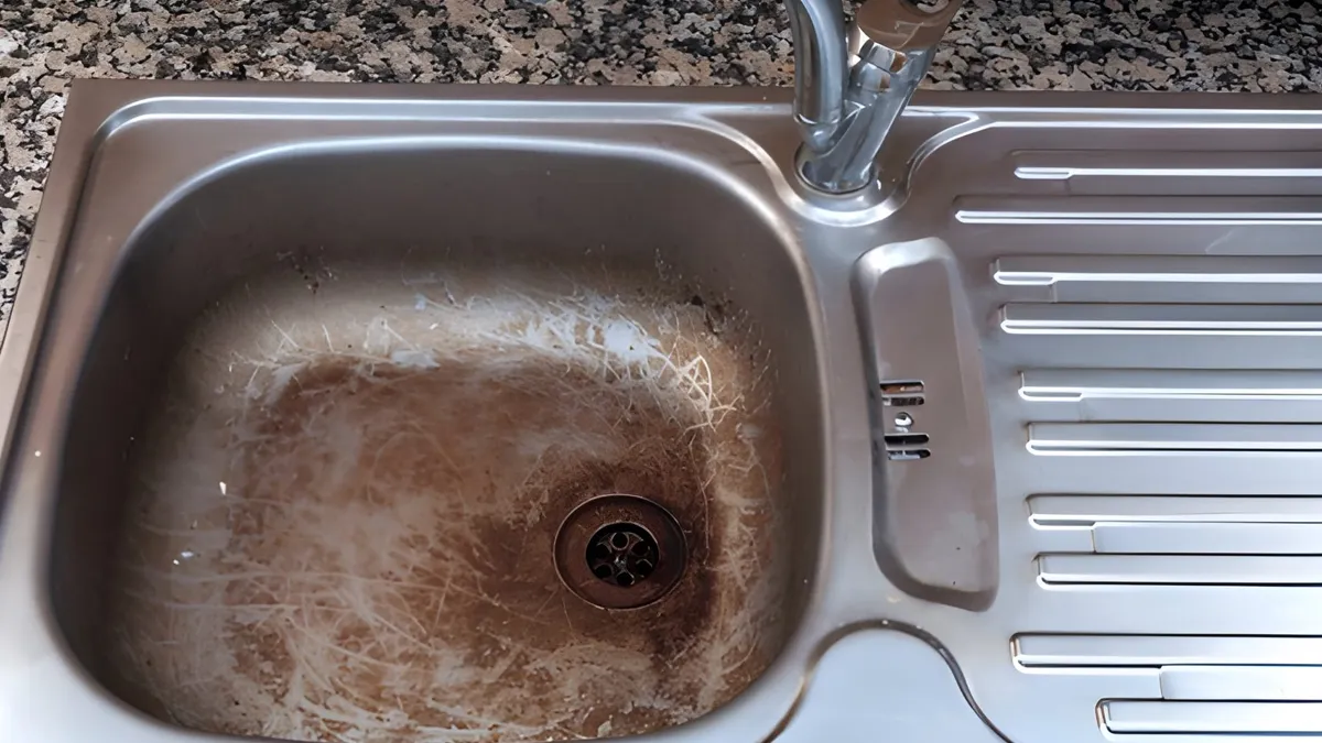 remove kitchen sink stains
