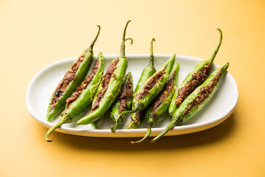 besan stuffed green chilli