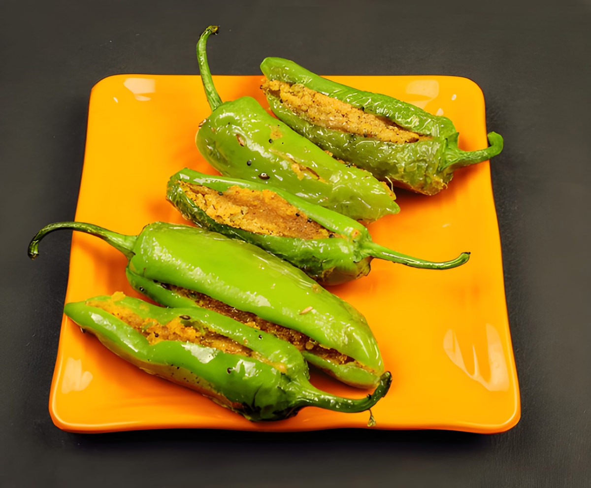 potato stuffed green chilli