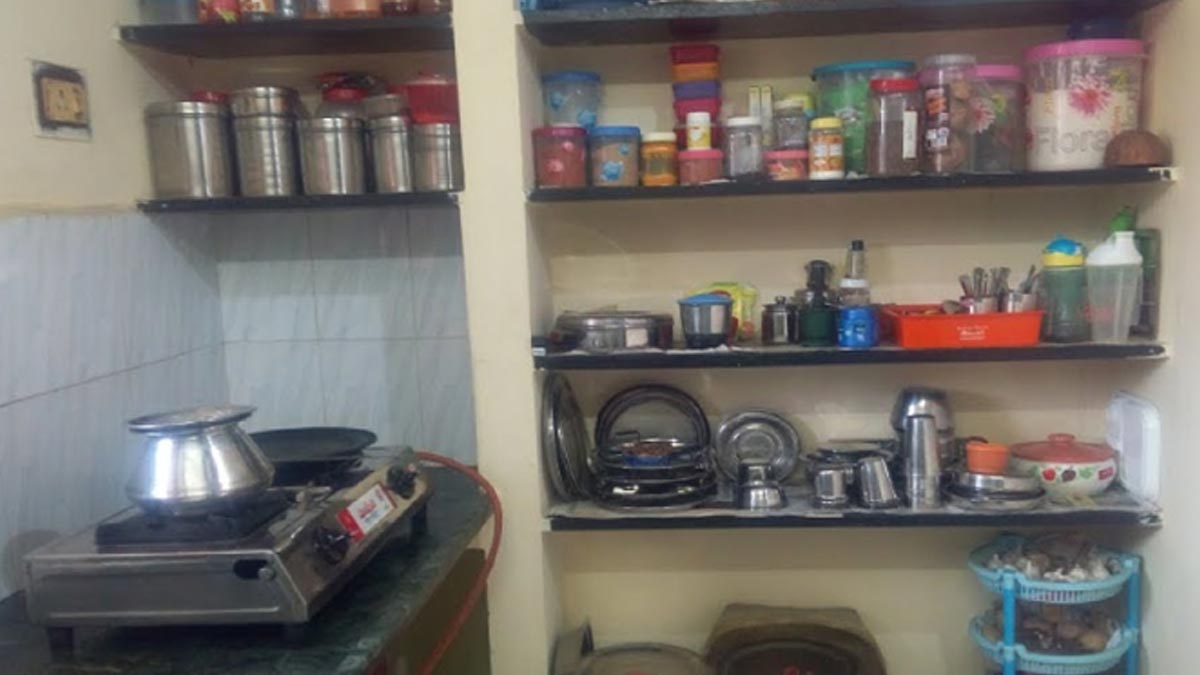 Kitchen Tips: 5 रुपये वाली इस 1 चीज से किचन स्लैब की गंदगी होगी मिनटों में दूर, बस इस्तेमाल करने से पहले यह काम
