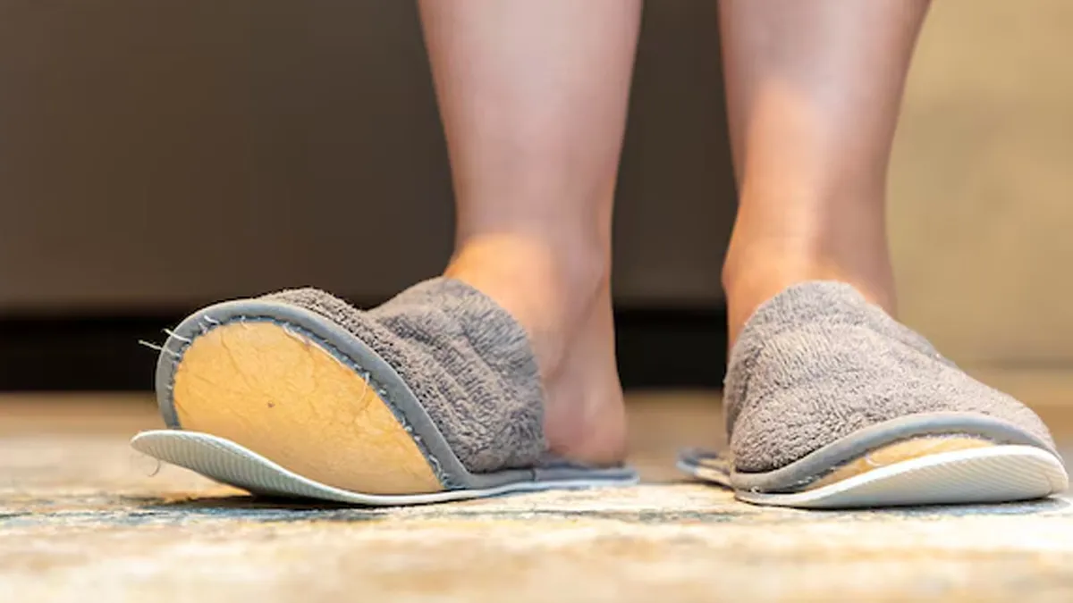 why you should not wear broken footwears again