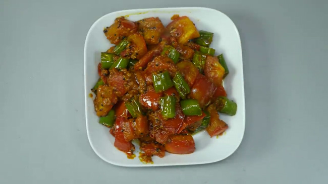 Fast and Delicious Tamatar Hari Mirch Sabzi in 15 Minutes