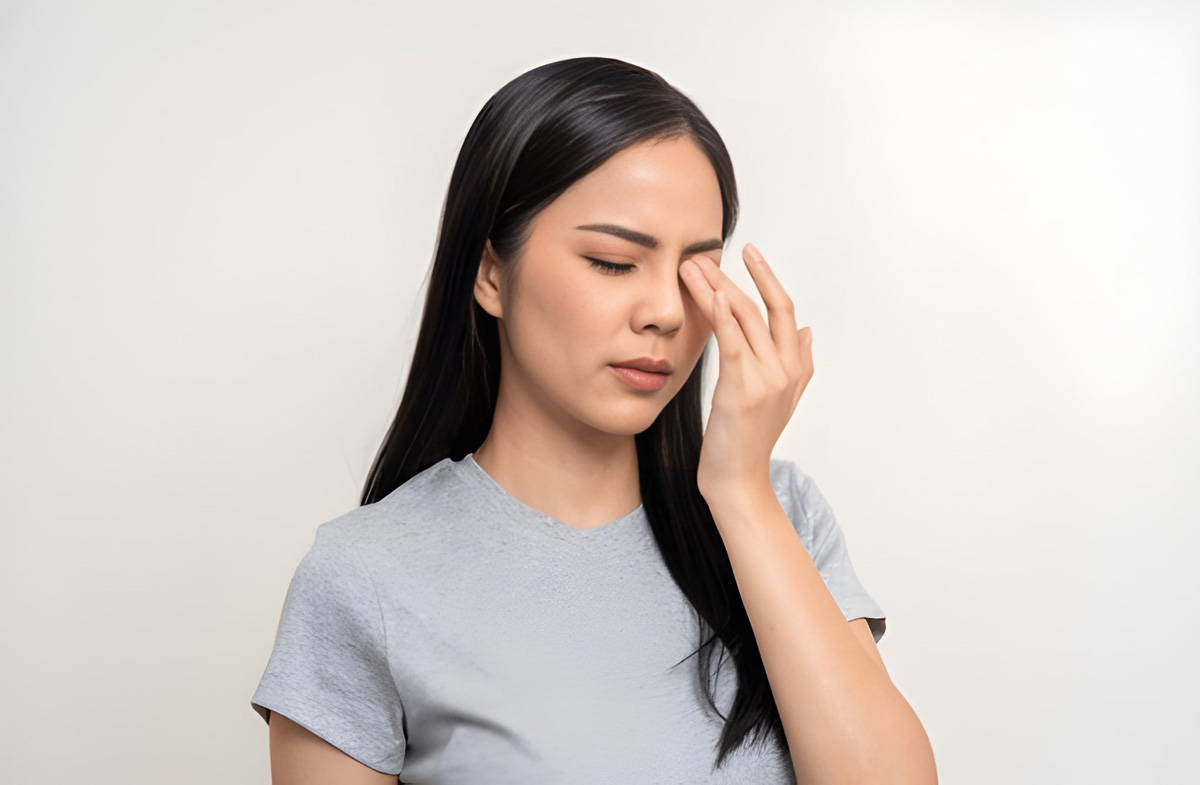 rubbing eye side effects